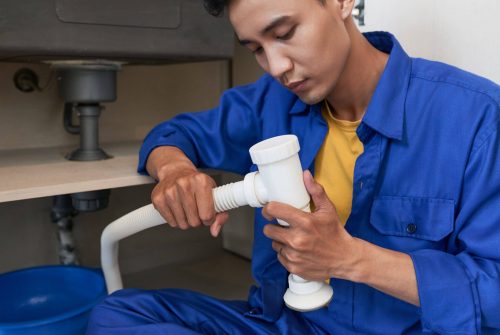 plumber-assembling-pipe (1)
